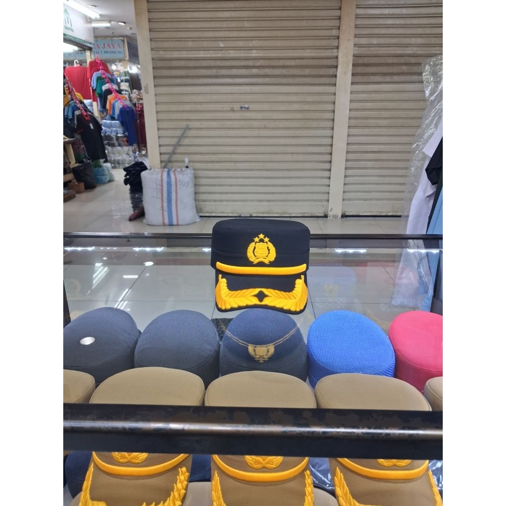 topi komando pamen polri