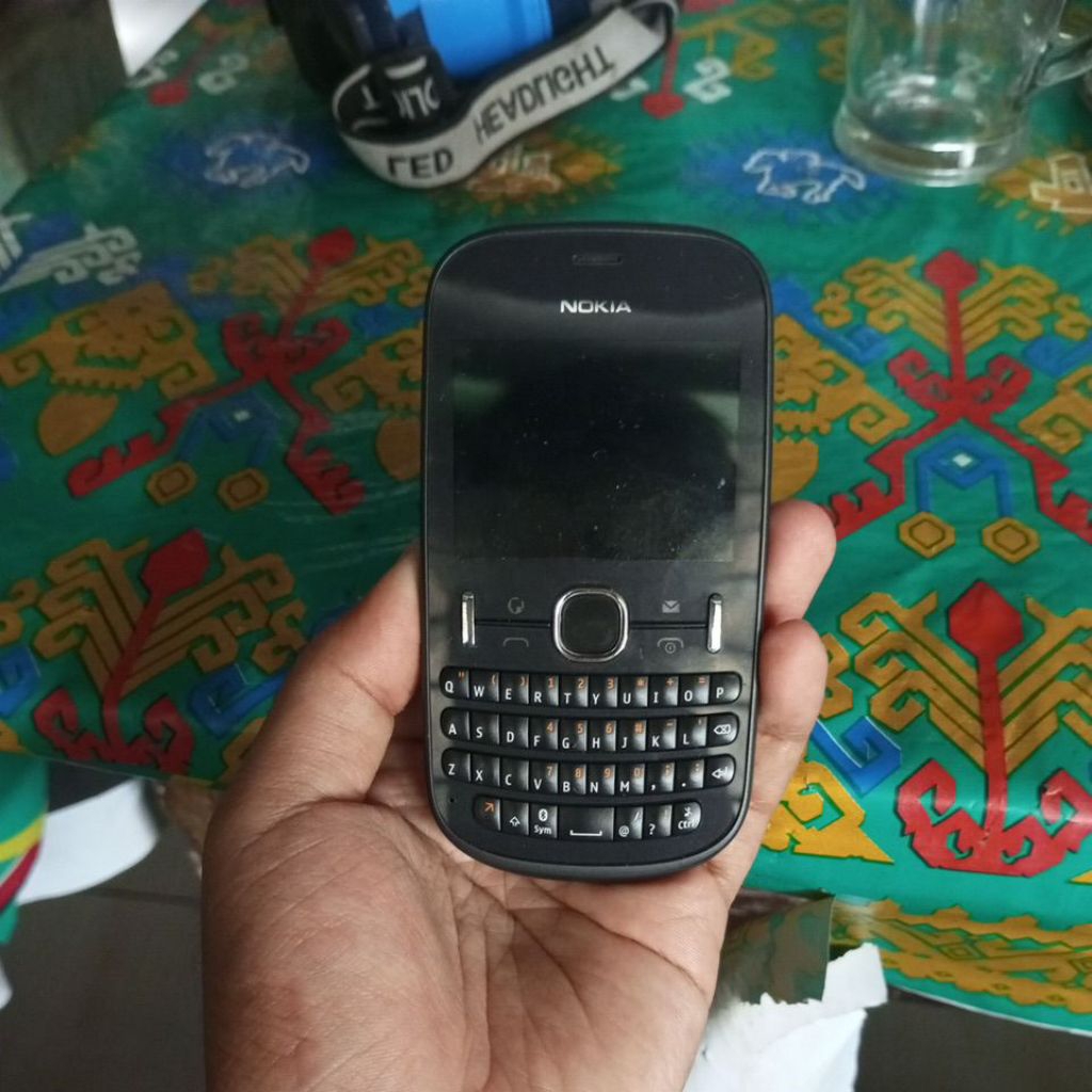 nokia asha 200 suara oke... hp java