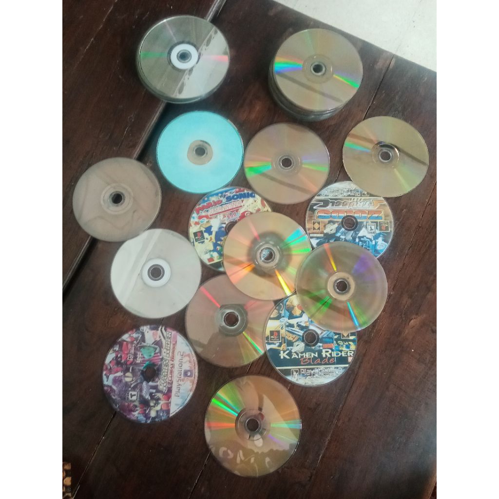 Kaset bekas CD,vcd,PS 2 buat kerajinan tangan