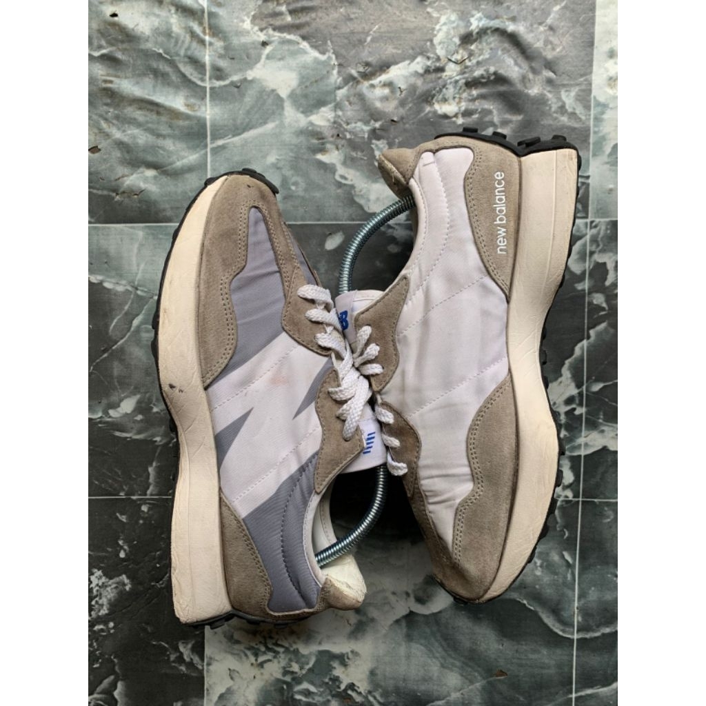 New Balance 327