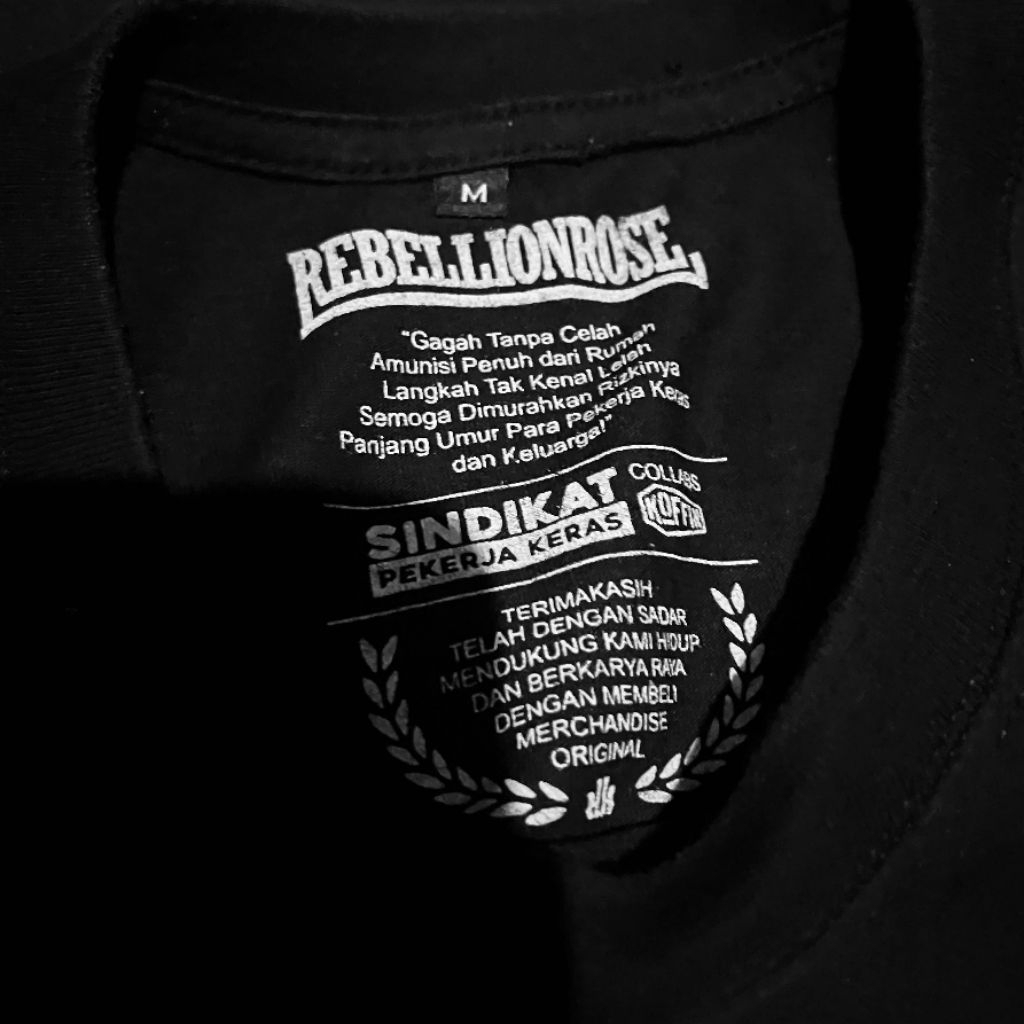 tshirt rebellion rose