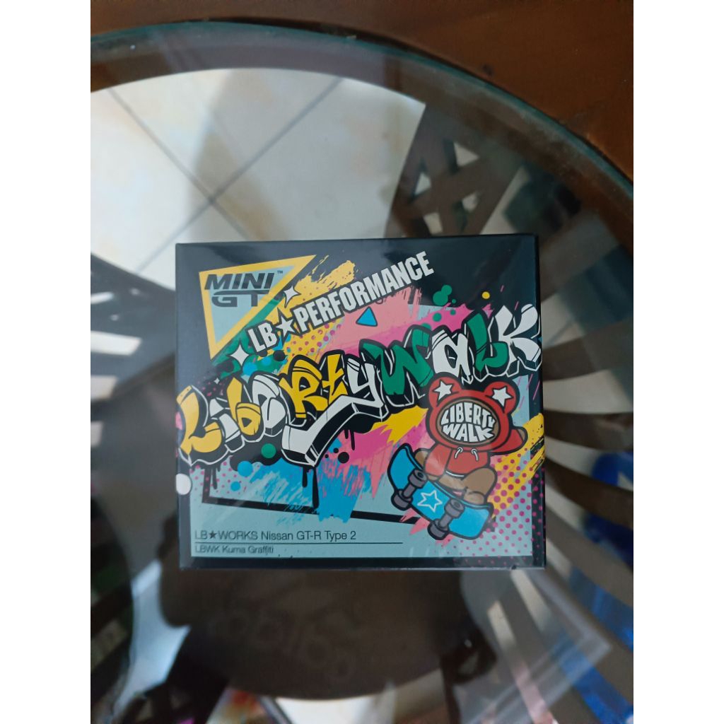 Mini GT R35 LBWK Kuma Graffiti