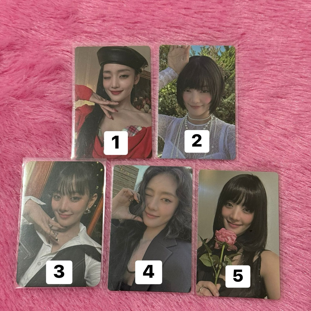 Photocard (PC) Official I-DLE MINNIE 1st Solo Album HER Nicha Yontararak IDLE GIDLE (G)I-DLE KPOP