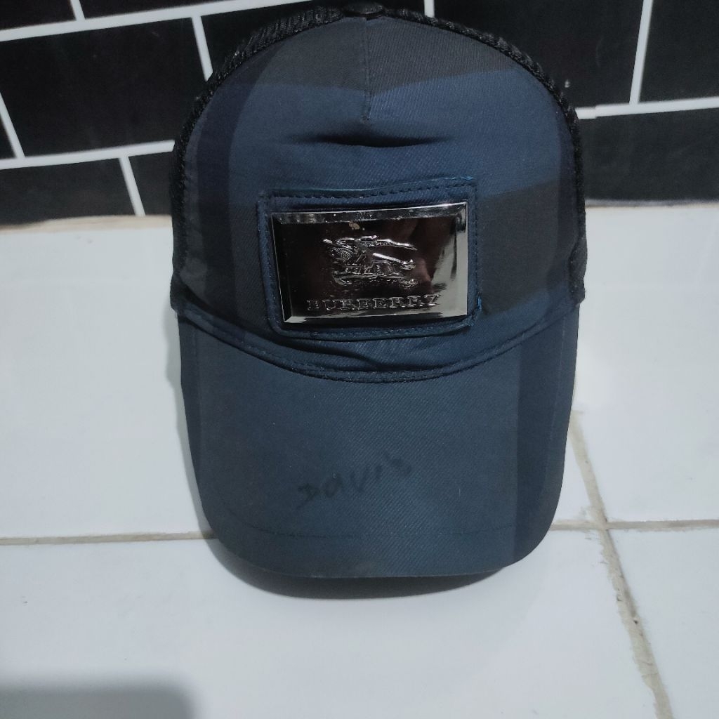 Burberry vintage caps