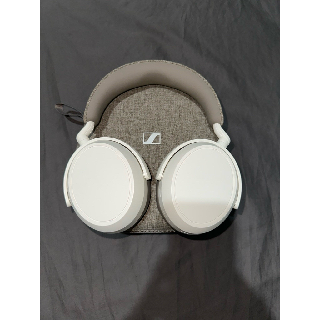 Sennheiser Momentum 4 headphone