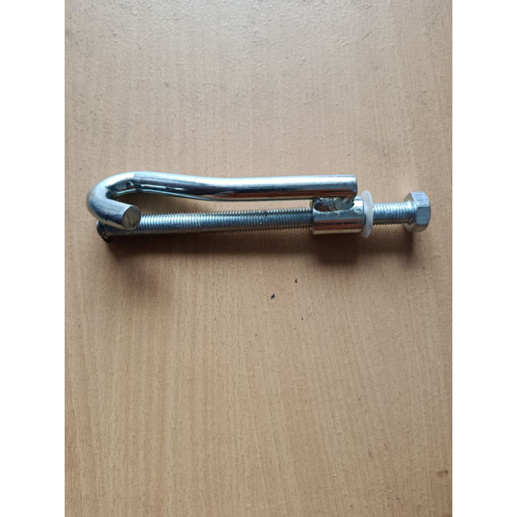 Baut ban serep mobilio