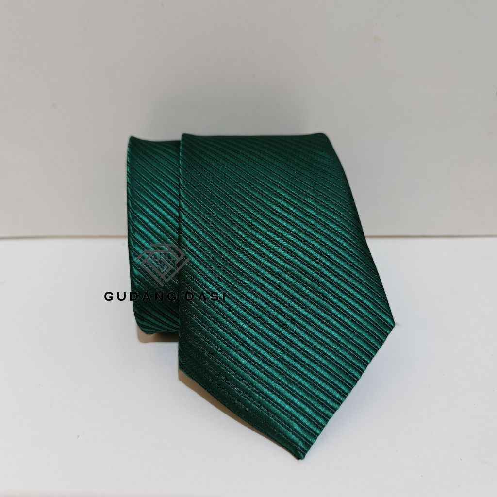 GUDANG DASI - Fashion Pria Dasi Pria Motif Garis  Salur Hijau Natal Ukuran Medium 3 Inch Dasi Pria I