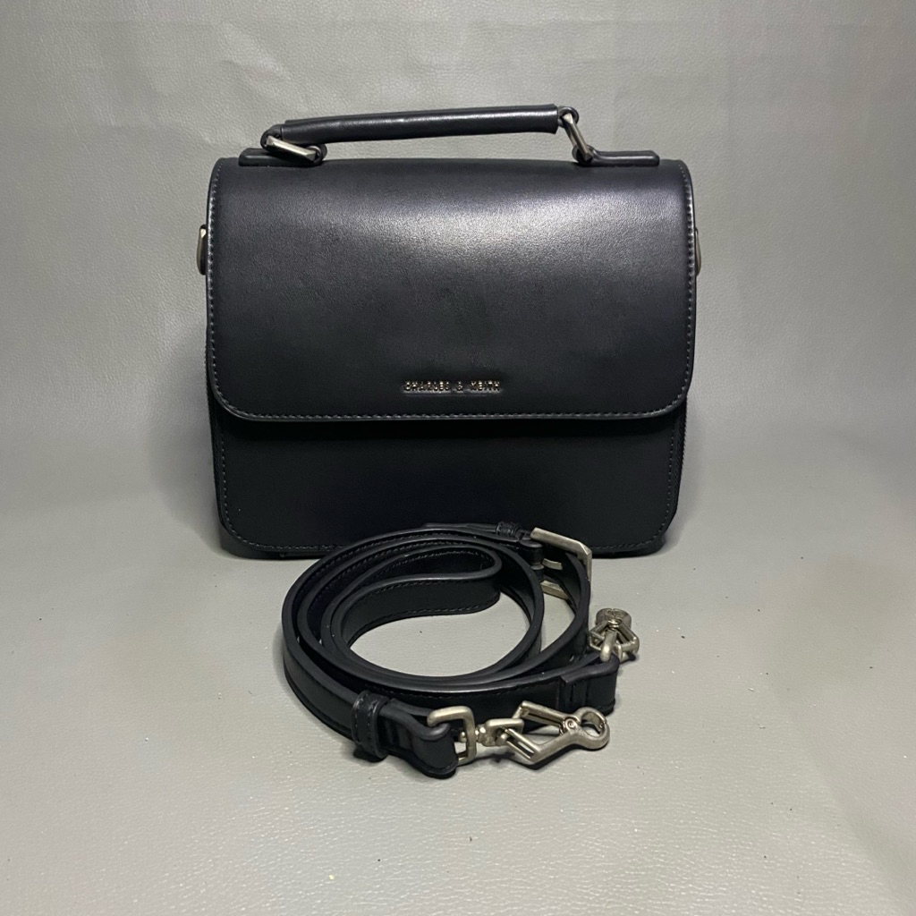 Tas Charles & Keith Preloved/Charles and Keith Slingbag Leather/Tas CNK Buckle Top Handle Bag - Cros