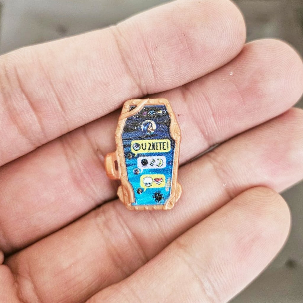 Aksesoris Boneka Monster High Nefera de Nile HP Bronze