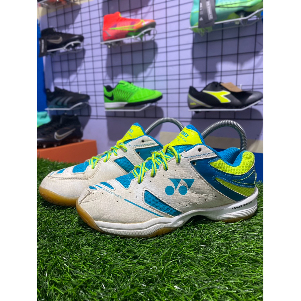 Sepatu Badminton Yonex Power Cushion size 37