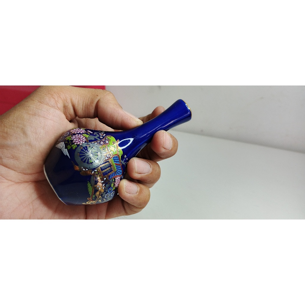 Guci pajangan antik motif antik