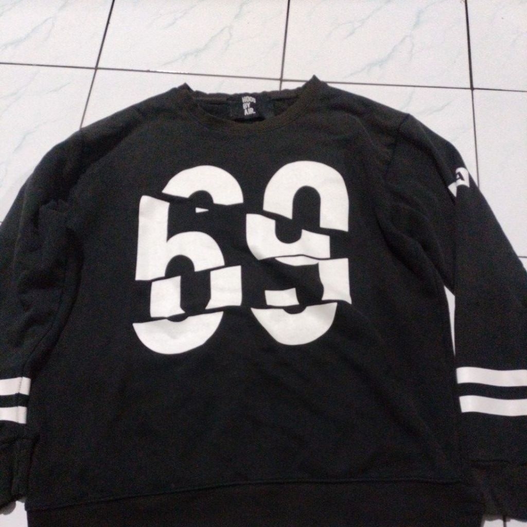 crewneck hitam HBA 69
