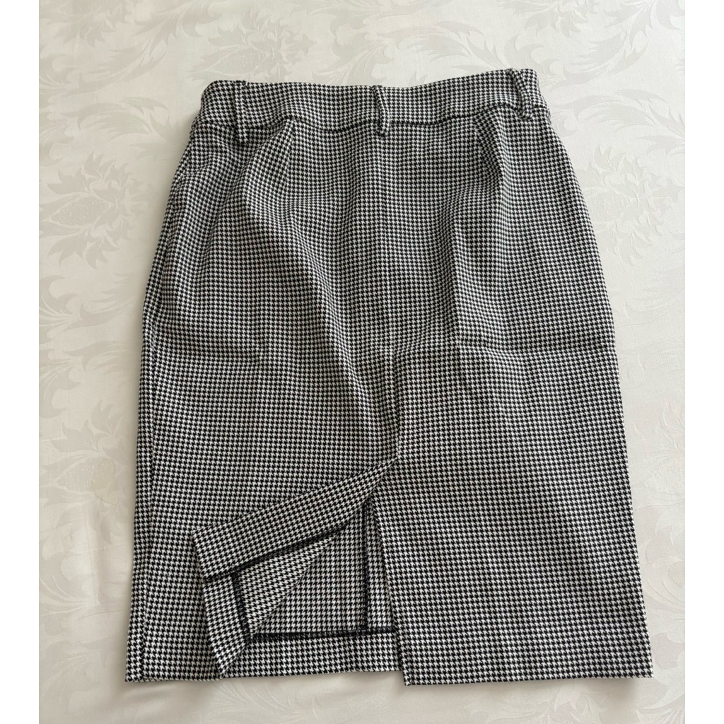 PRELOVED Houndstooth Skirt M&S/Rok Motif Houndstooth Mark & Spencer/Rok Span/Rok Sepan Kantor