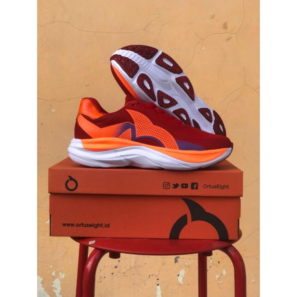 SEPATU RUNNING ORTUSEIGHT HYPERFUSE