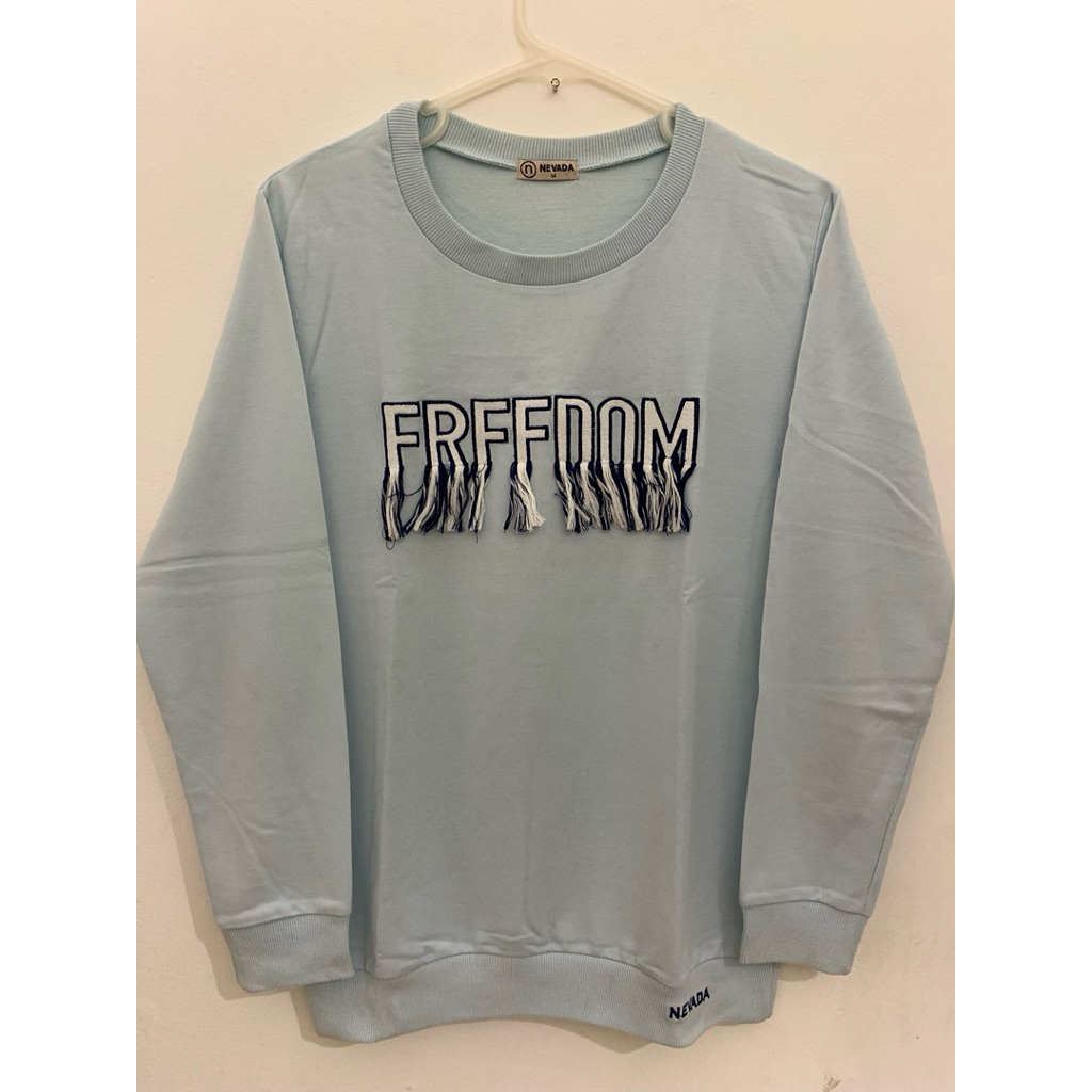 (Preloved) NEVADA Sweatshirt Sweater Anak Remaja Perempuan