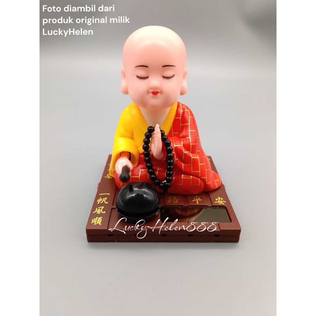 Pajangan MObil Biksu Budha/  Patung Budha Goyang Dashboard Mobil Solar