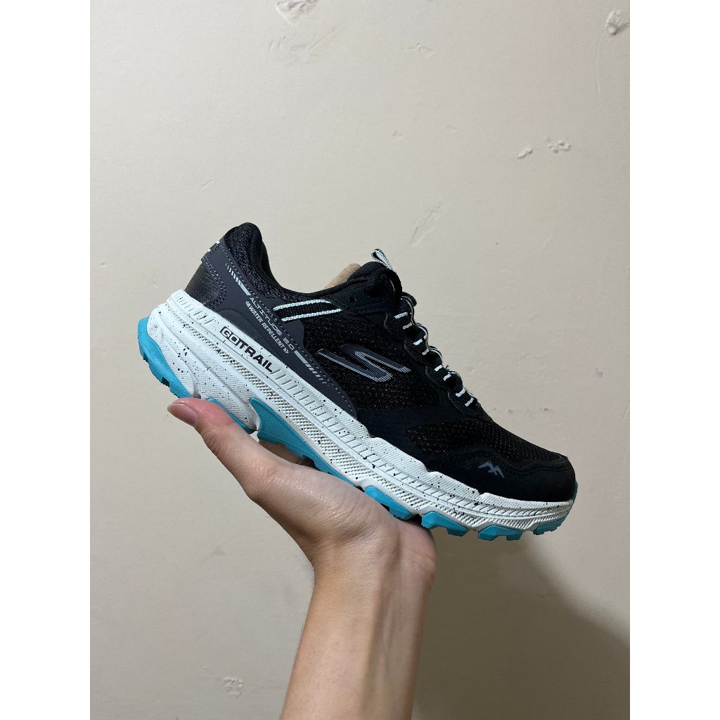SEPATU SKECHERS  GO RUN TRAIL ALTITUDE WANITA 129525BKAQ HITAM