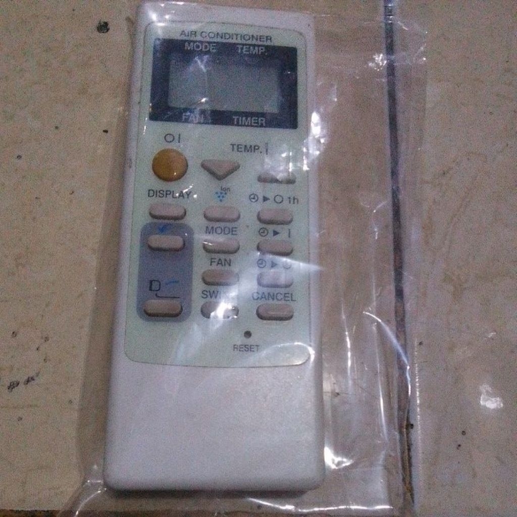 Remote AC split merk Sharp Thailand 1/2-1 pk