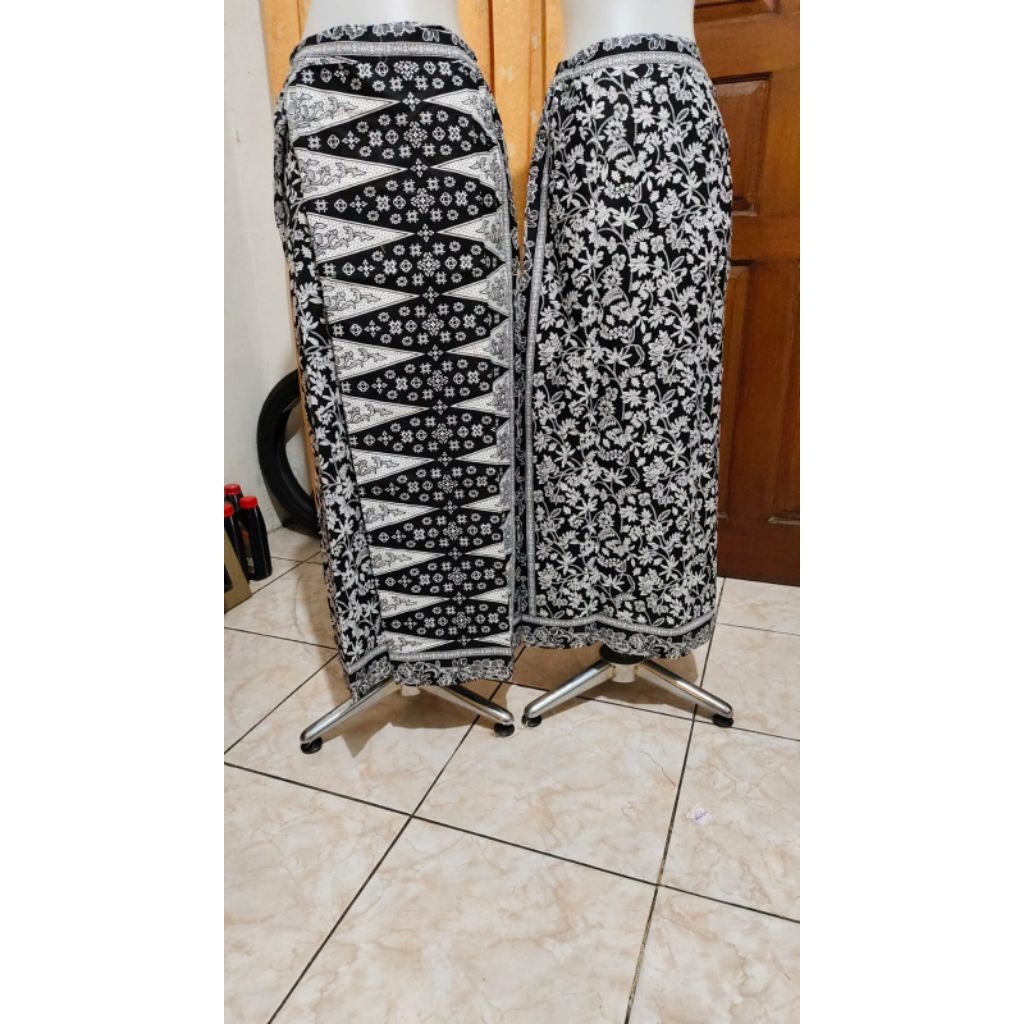 rok kebaya hitam putih.rok  stelan kebaya.rok batik.rok kebaya sekolah.rok tumpal hitam putih.rrok t