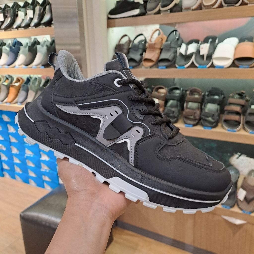 sepatu sneakers pria yongki komaladi