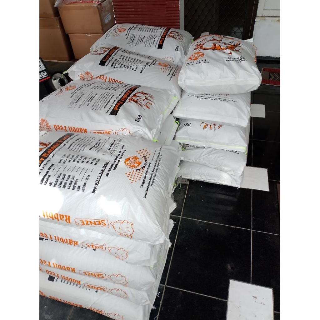 SENZE RABBIT FEED  BIRU 20 KG (1 KARUNG) PAKAN KELINCI