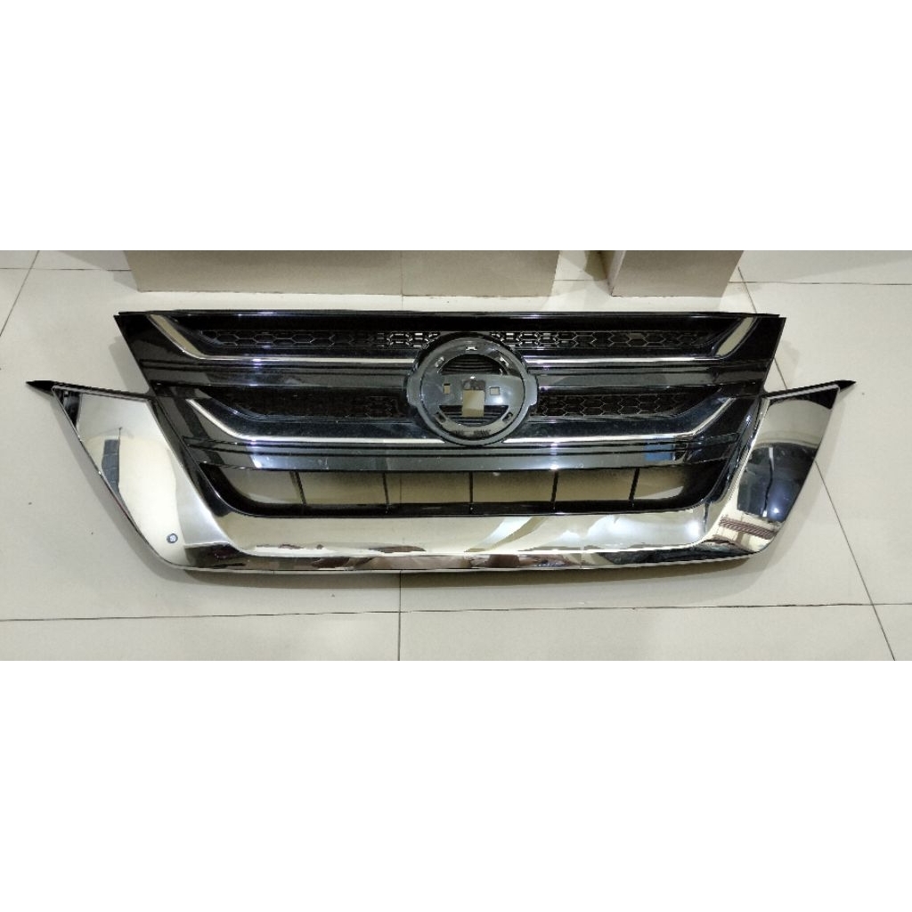 gril grill Nissan Serena c20 2015