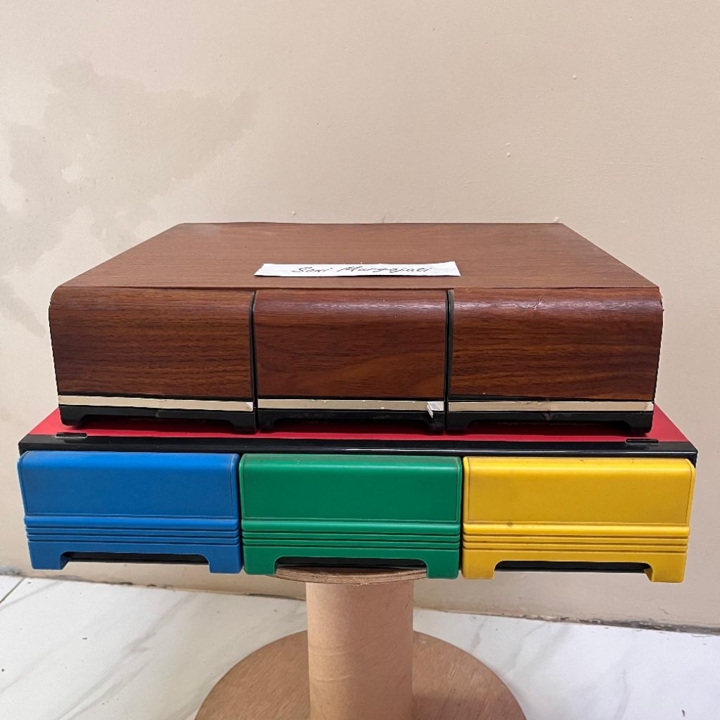 Rak Kaset Pita Coklat