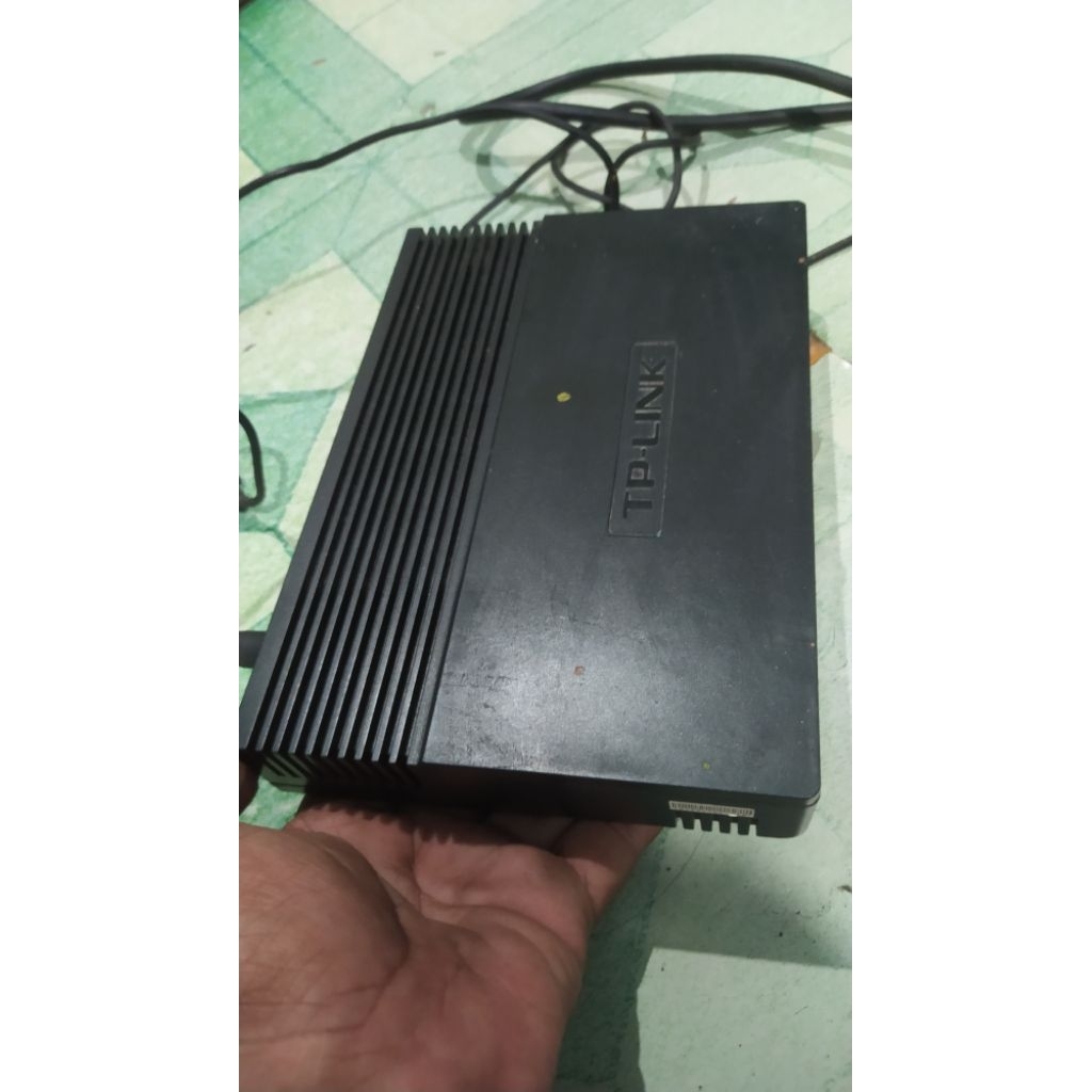 Hub switch 16 port TPLink normal