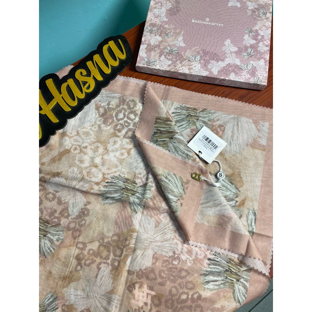 Buttonscarves Les Amities Reborn (As Is No Box)