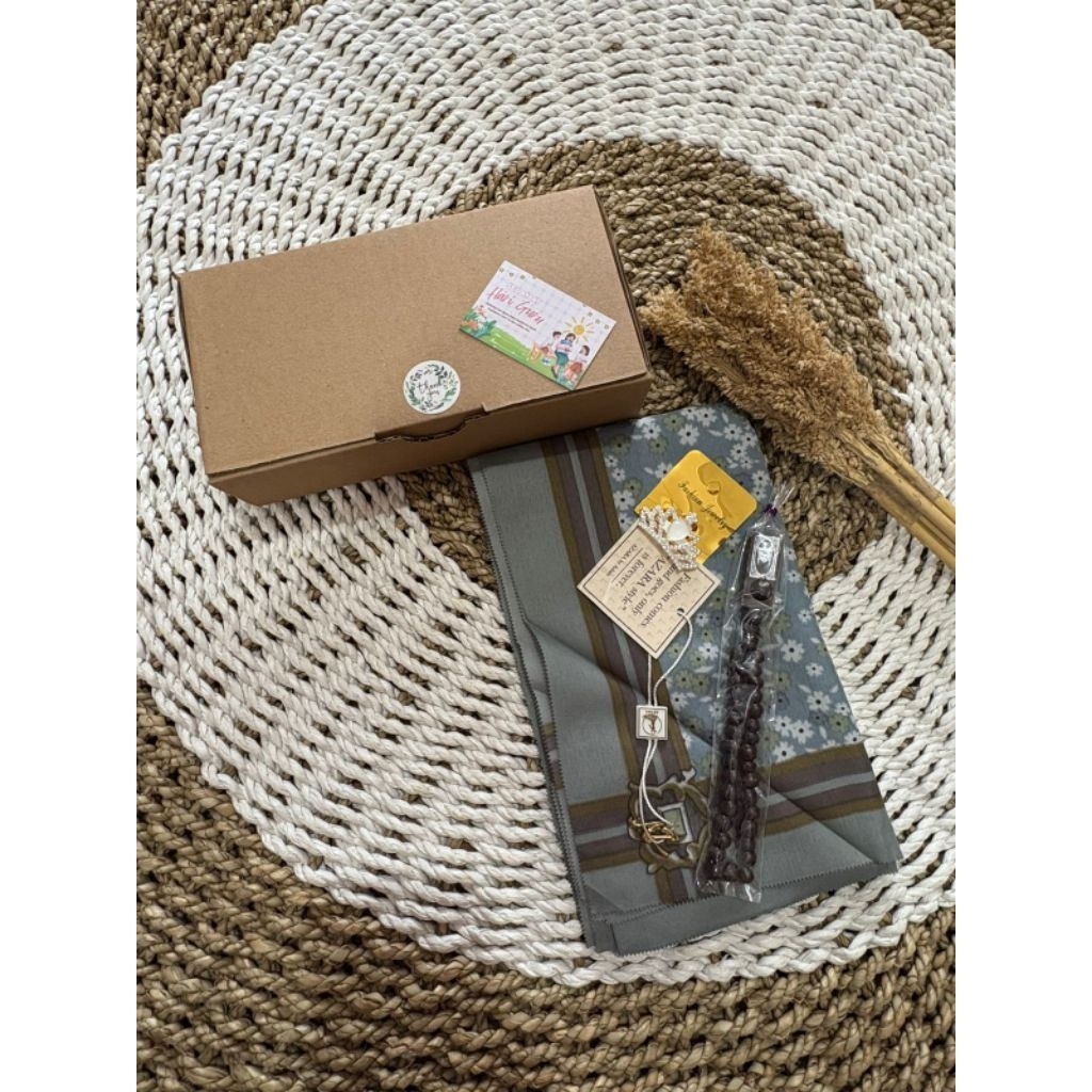 HAMPERS HIJAB JUMBO MOTIF PLAT LOGO