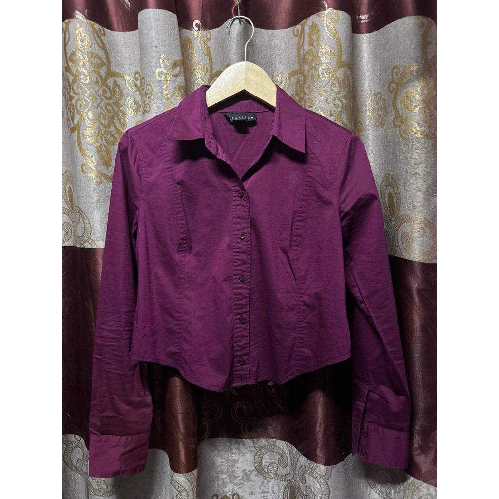 brand Attention - preloved kemeja crop wanita warna brugundy gemas