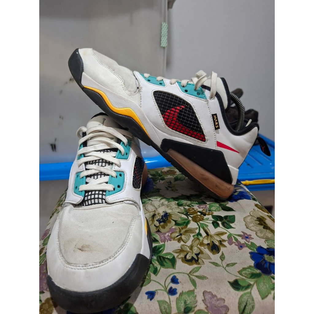 Sepatu Second Basket Nike Air Jordan Mars 270 Low 'White Jade Orange' UK 42.5