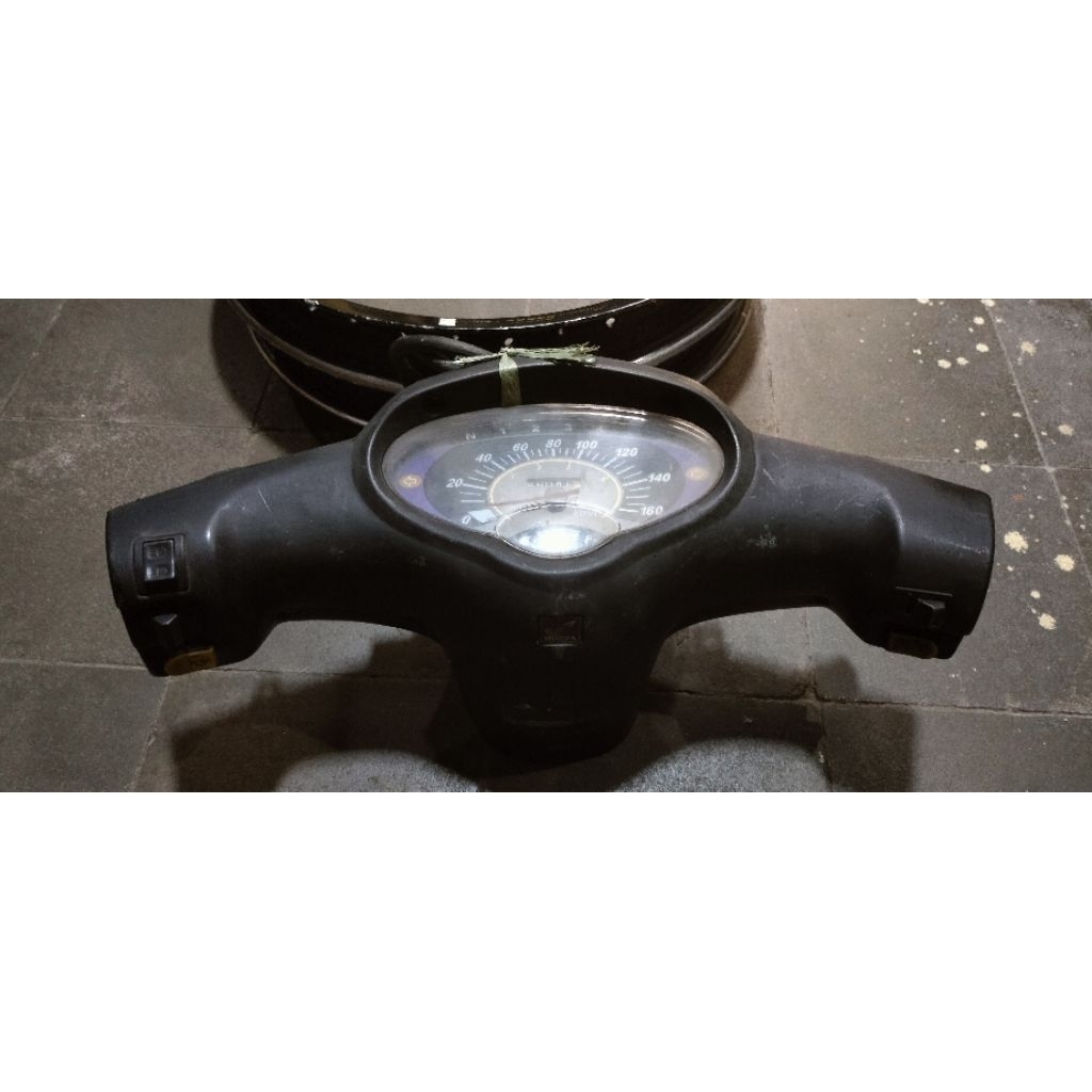batok lampu belakang B spidometer Kirana ori