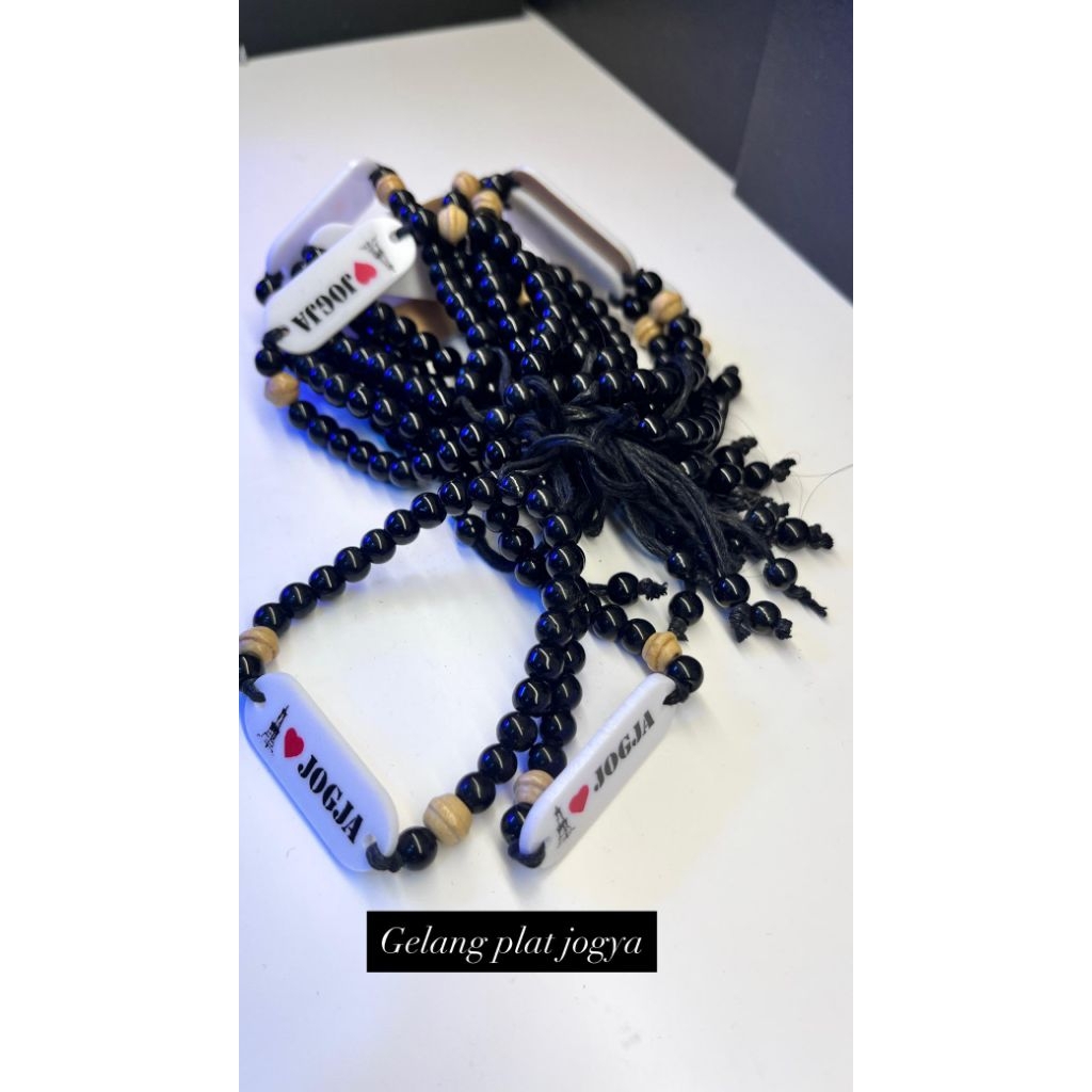 12pcs (1lusin)Gelang batu hitam khas jogja