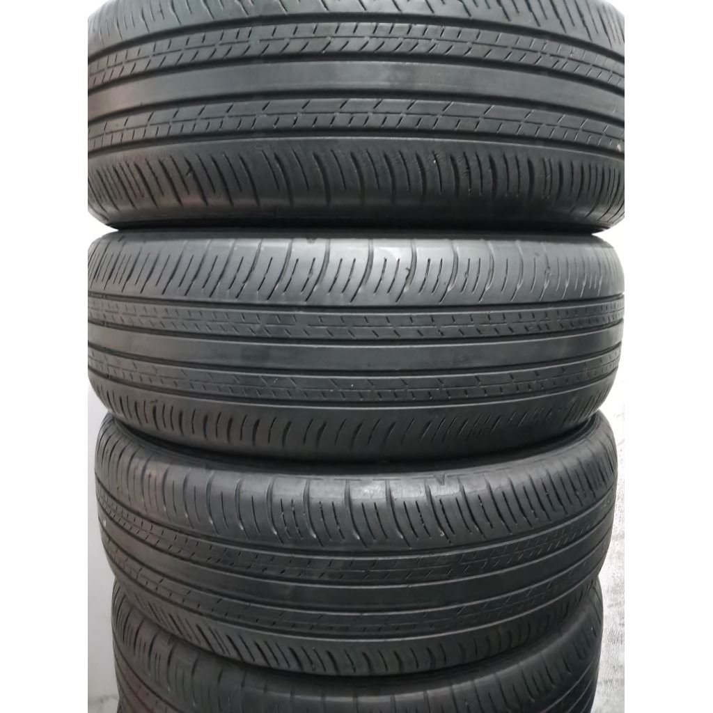 BAN DUNLOP 215 60 R17