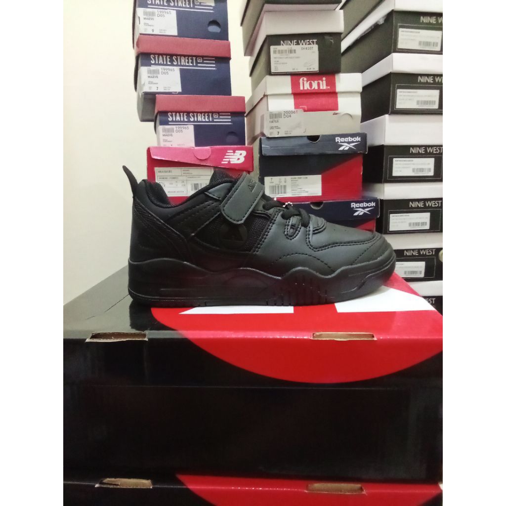 Sepatu sekolah anak Airwalk Cade jr size 30 31