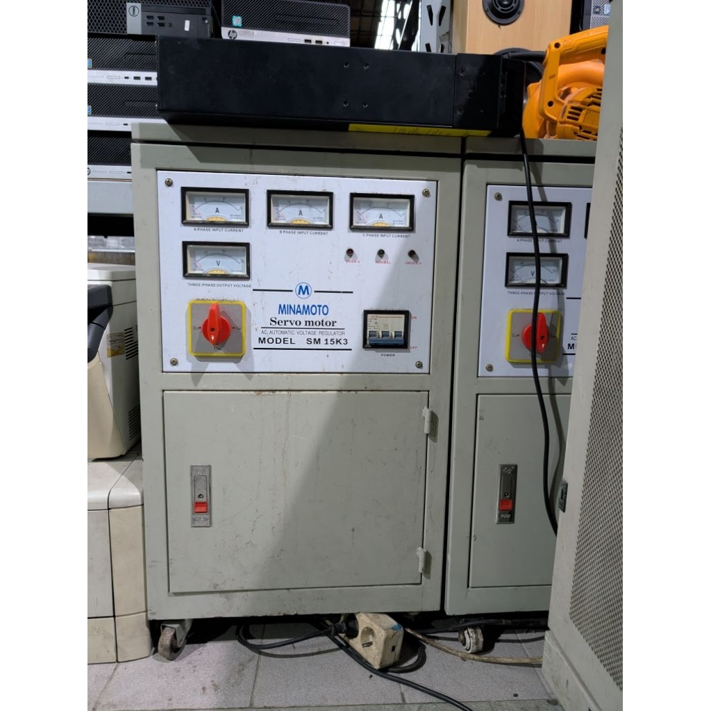 STABILIZER MINAMOTO MODEL : SM 15K3. SERVO MOTOR