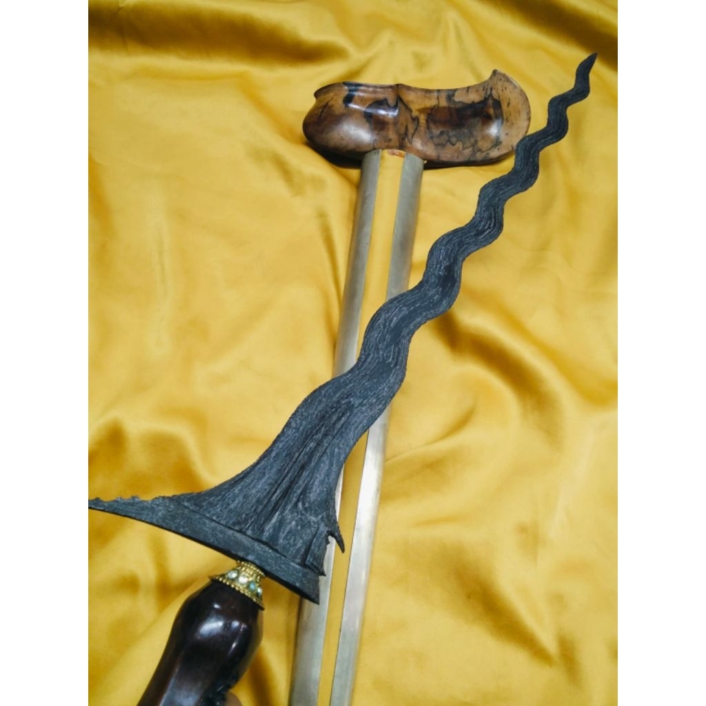 Keris Sepuh Sangkelat Luk 13 Pamor Banyumili Ori Kuno Warangka Gayaman Solo Kayu Timoho Lawas