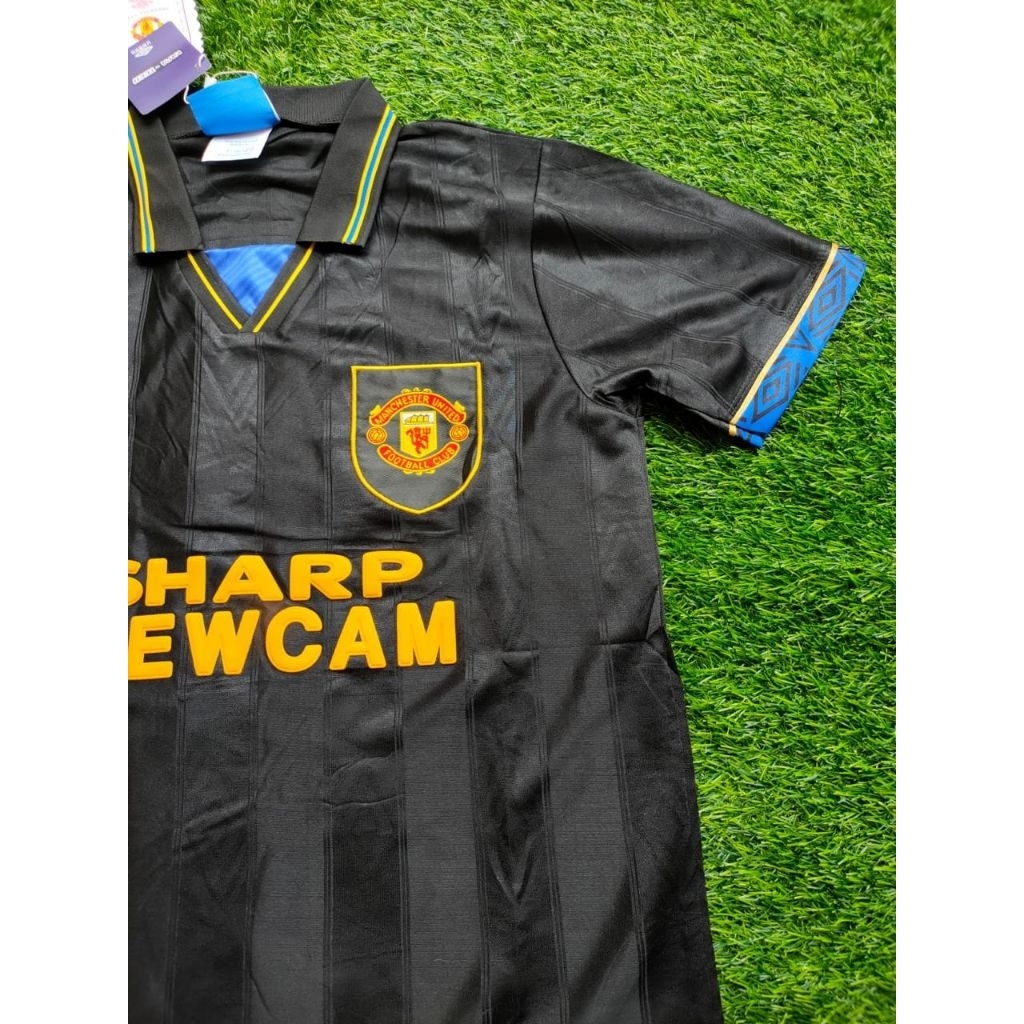 JERSEY BOLA RETRO MANCHESTER UNITED MU AWAY KUNGFU HITAM CANTONA 1993 1994