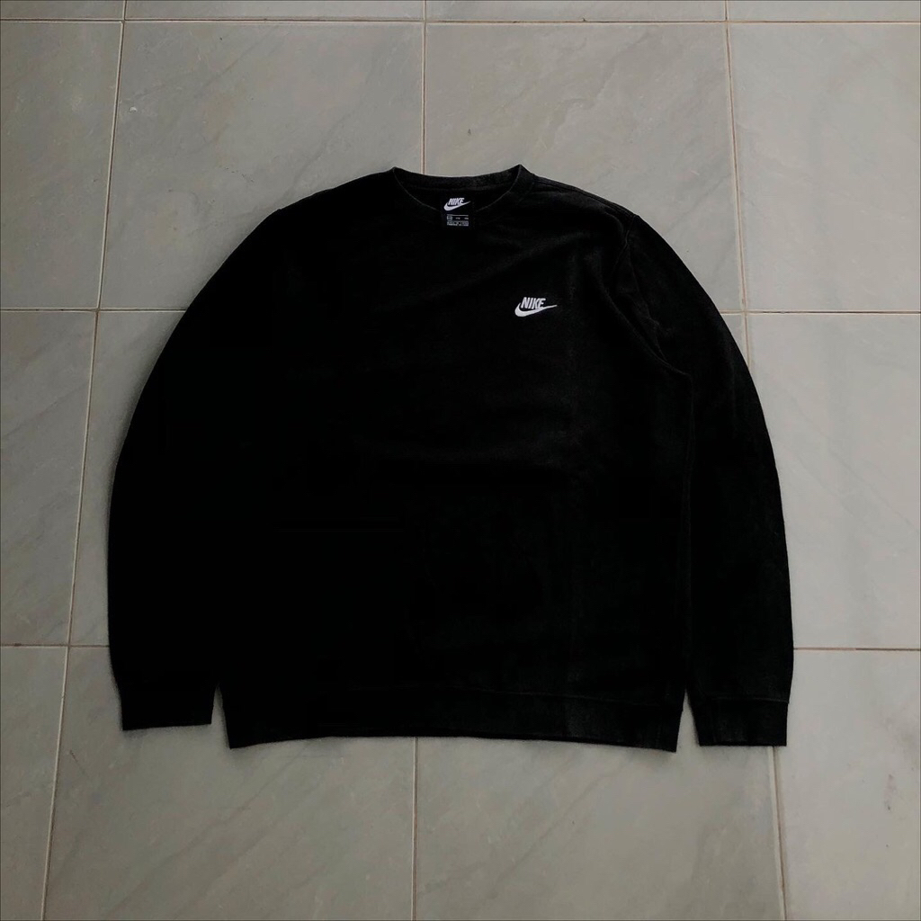 NIKE SMALL LOGO SWOOSH CREWNECK BLACK