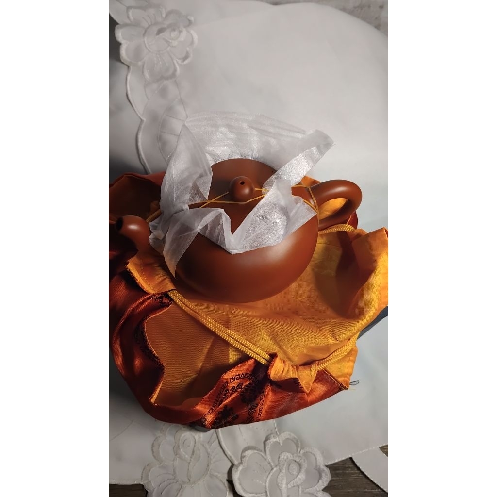 Chinese Yixing Zisha Clay Handmade Exquisite Teapot