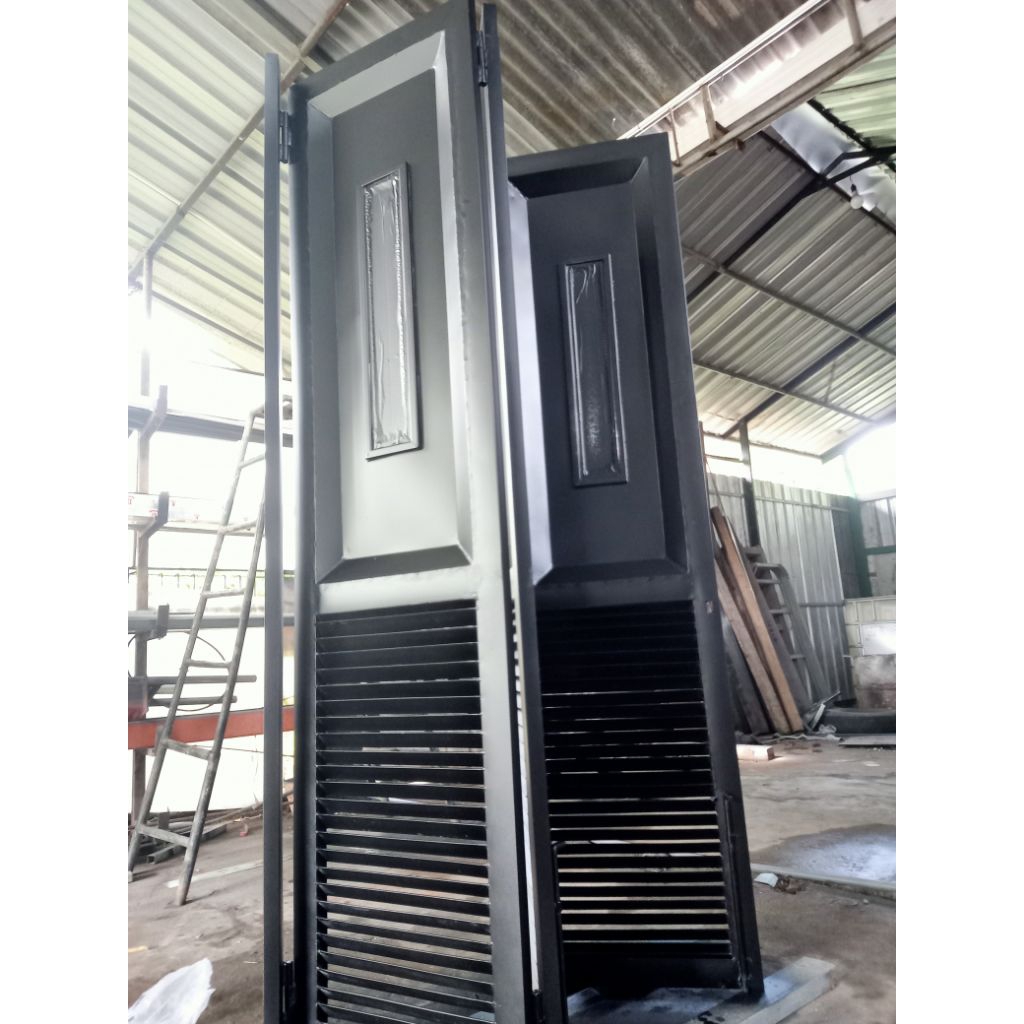 PINTU GARASI LIPAT MODEREN BESI CUSTOM UKURAN