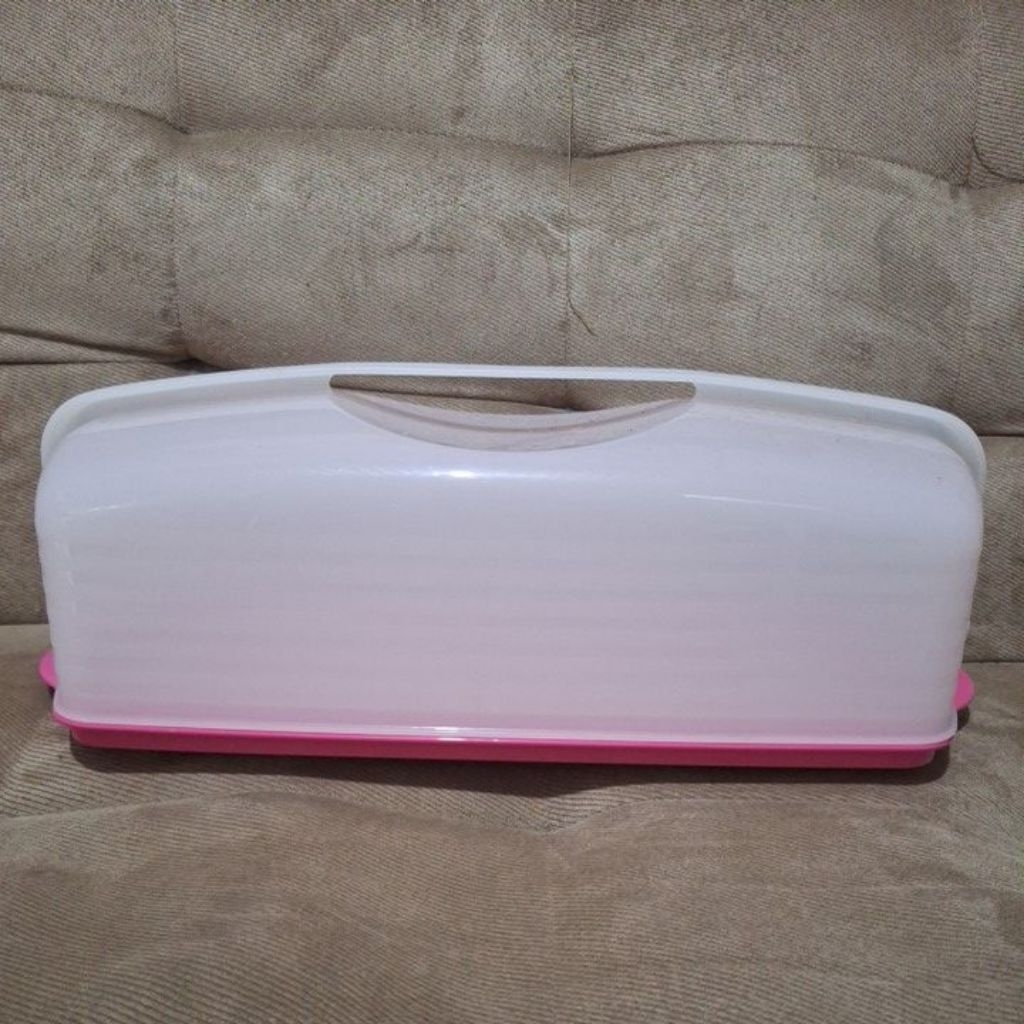 tupperware cake taker