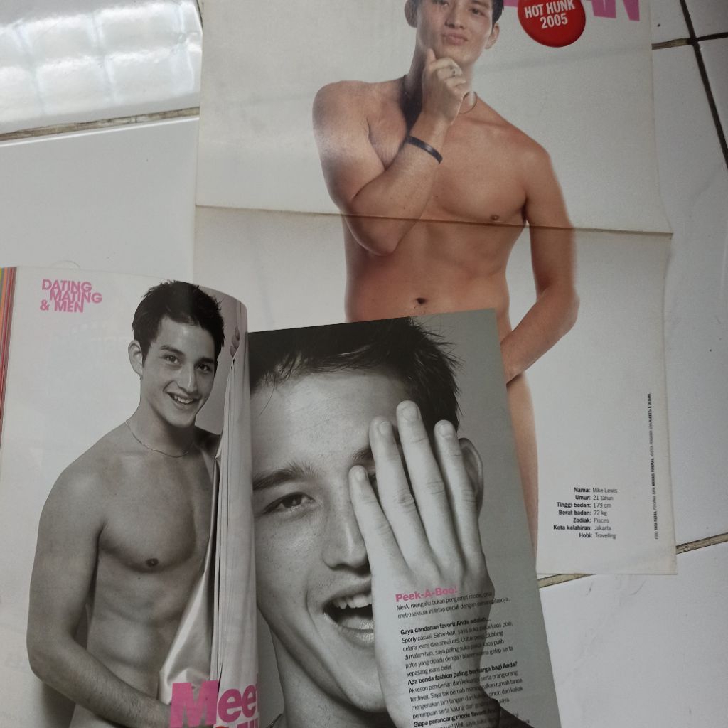 Majalah Cosmopolitan + poster spesial Mike Lewis