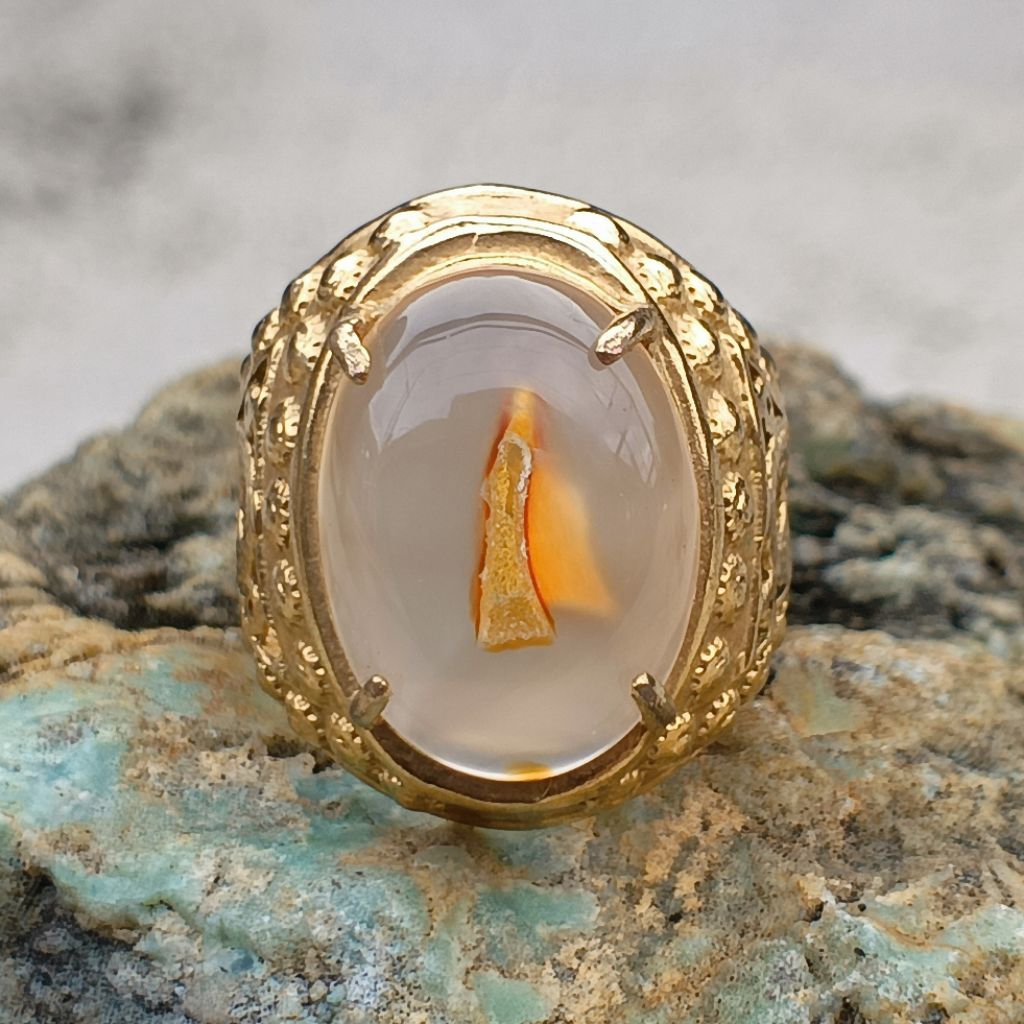 batu combong ring kuning sari