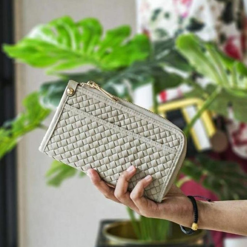 Linette iris mini wallet | dompet kecil anyam
