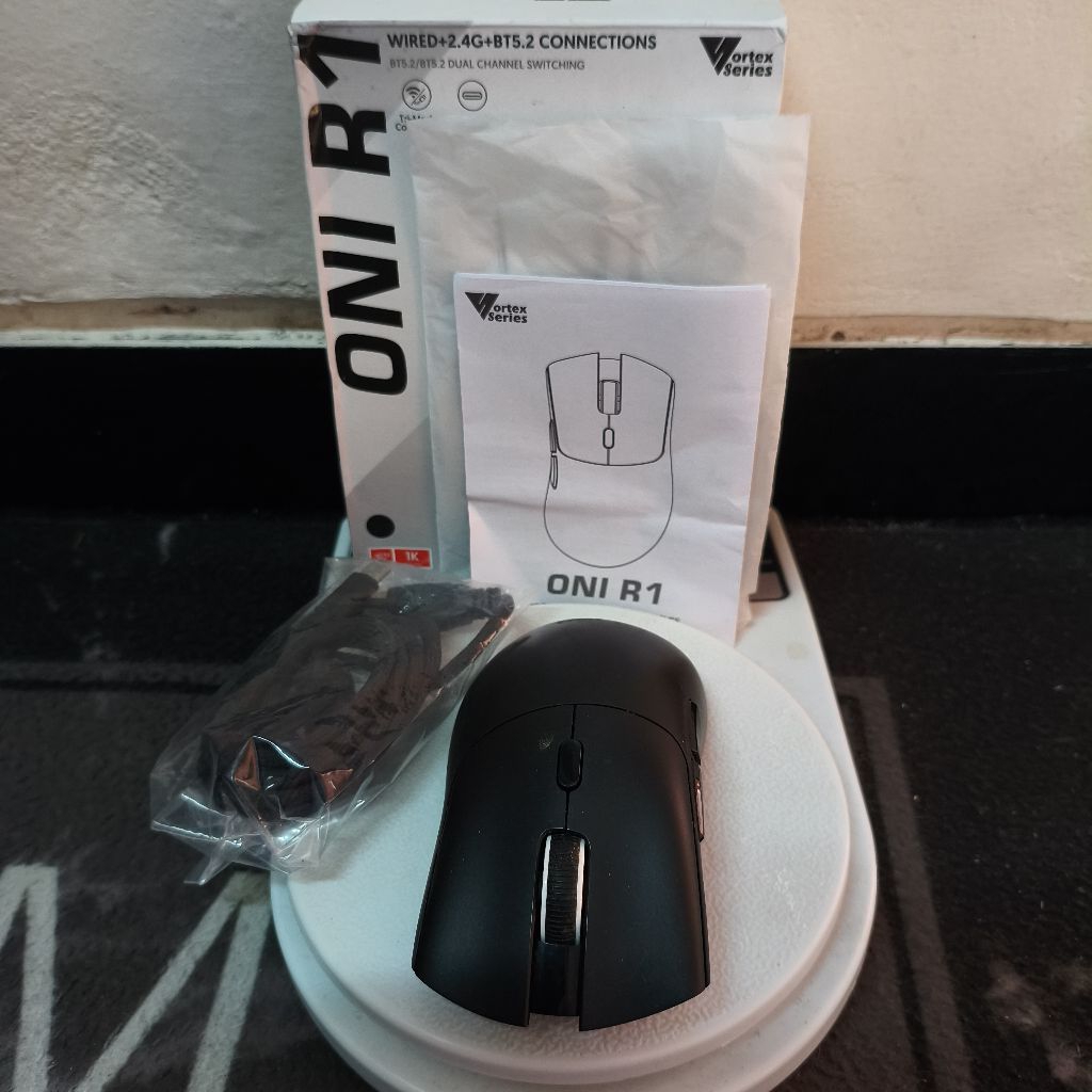 Vortexseries Oni R1 Wireless Mouse Ergonomic Fullset