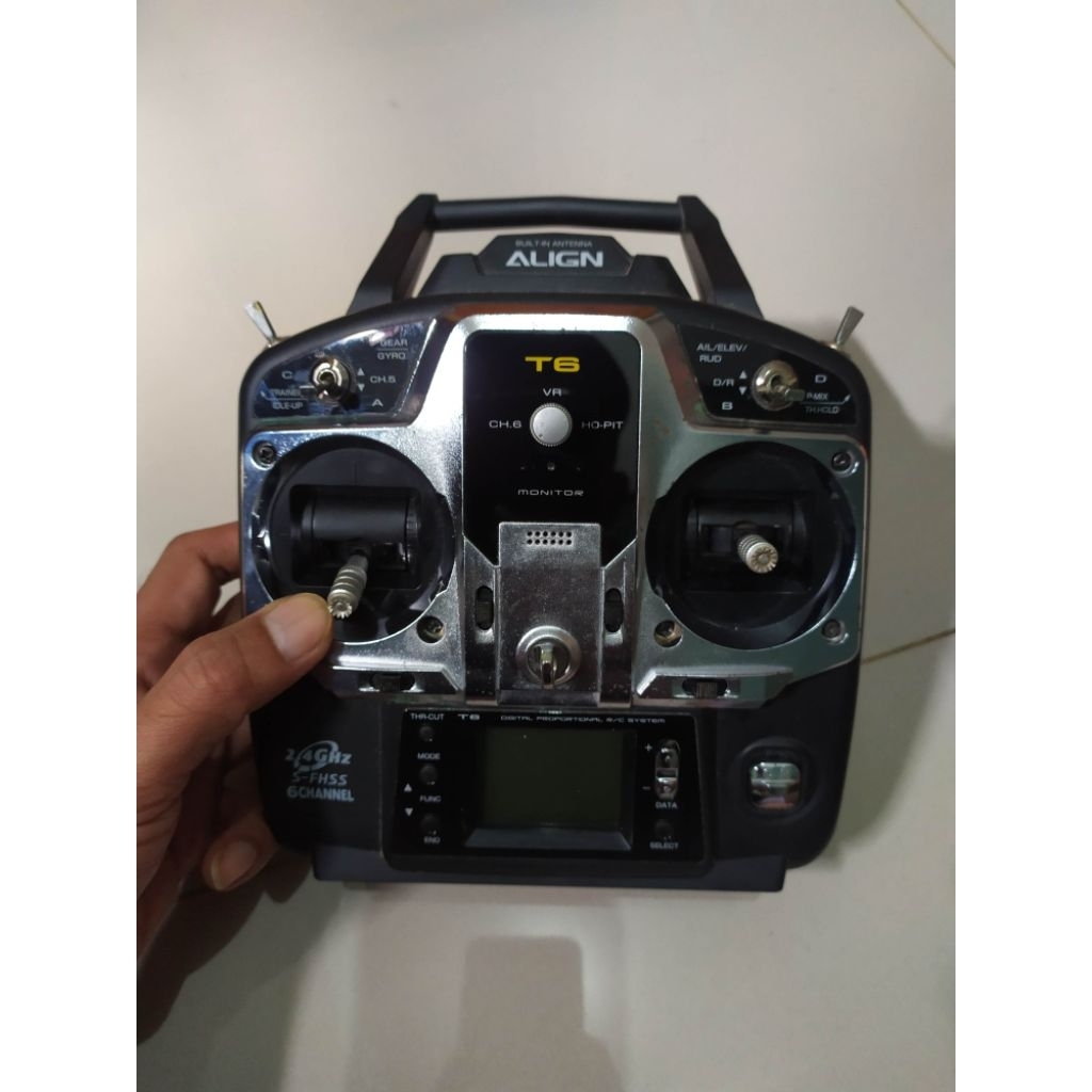 remote rc futaba T6 tanpa receiver 6ch. tx futaba align. remote pesawat heli kapal boat. BEKAS. ANGG