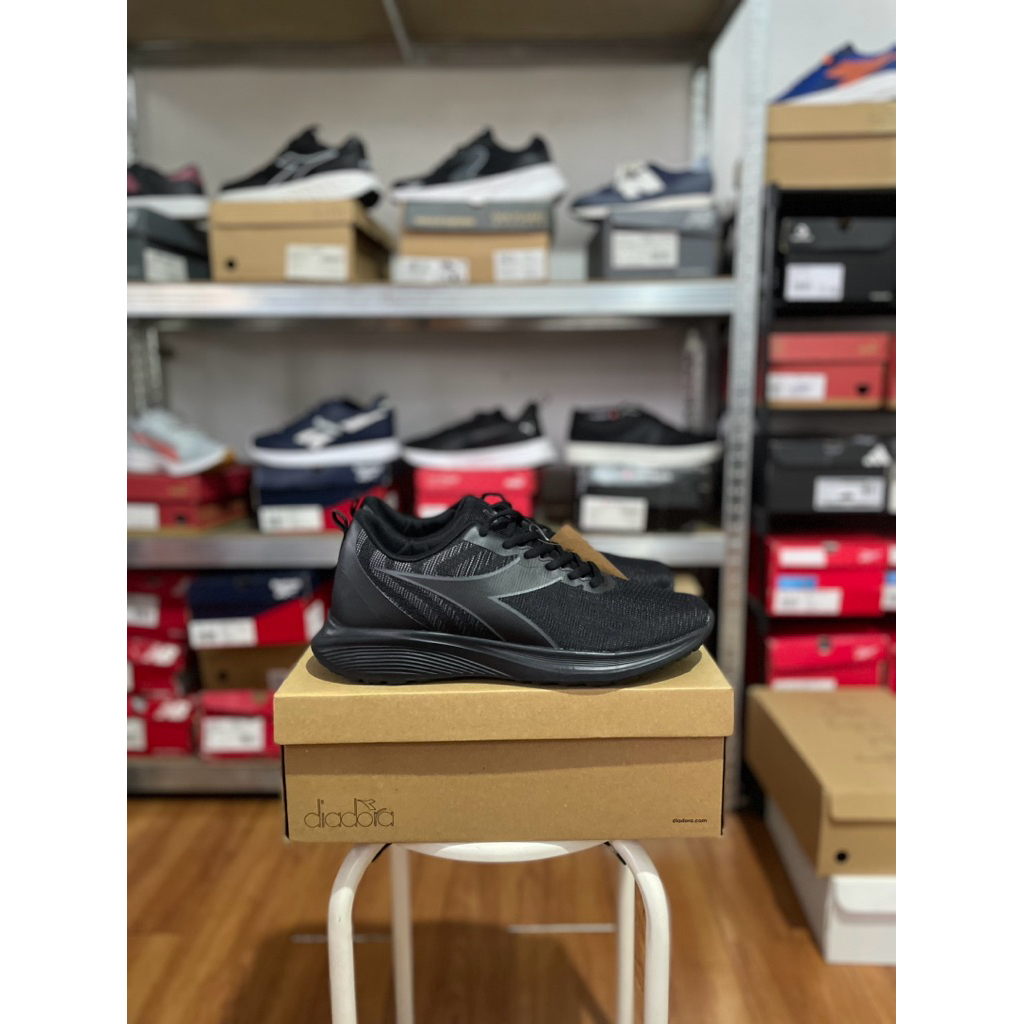 DIADORA MANICE Mono Black Original