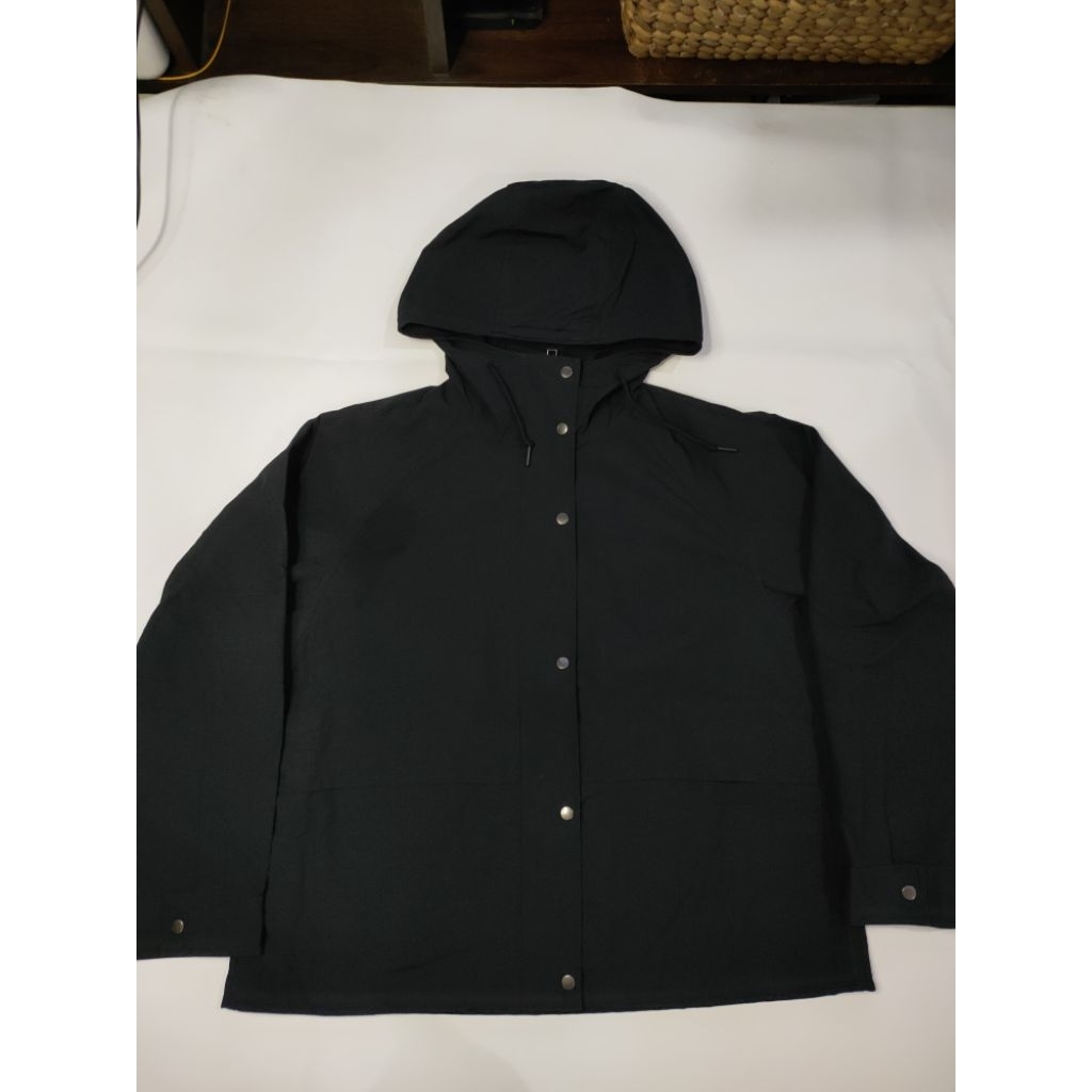 Jaket parka UT hitam pekat pria wanita